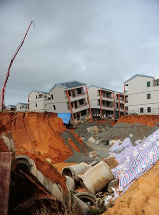 混凝土、民房傾斜