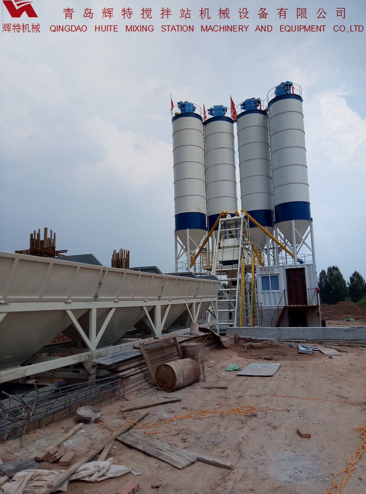 輝特?cái)嚢枵綡ZS75特別適合于干硬性、半干硬性混凝土的生產(chǎn)