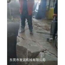 礦山開采設(shè)備發(fā)潤大型機(jī)載劈裂機(jī)使用方法